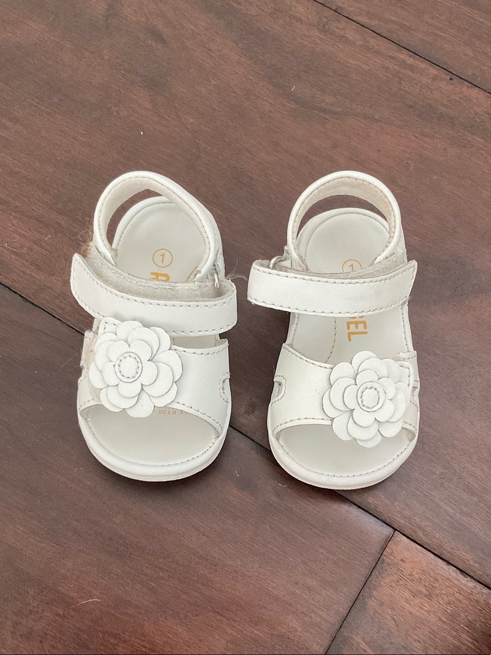 Angel White Floral Applique Hook-and-Loop Sandals